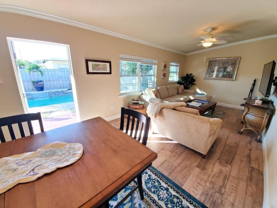 Bahamian Cottage - Heated Pool Walk To The Beach 코코아비치 외부 사진